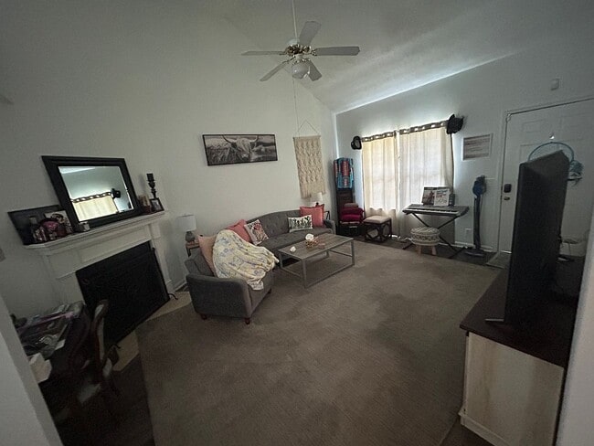 Building Photo - 2762 River Bend Dr