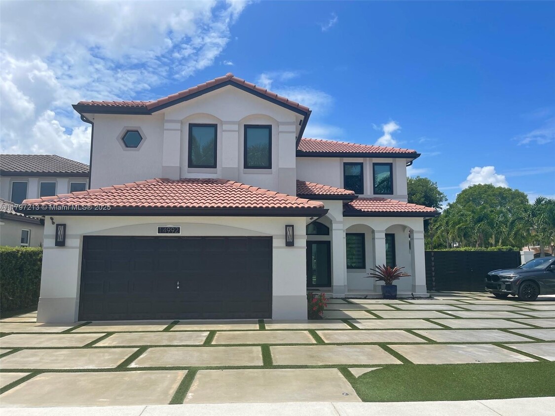 Foto principal - 14992 SW 11th St
