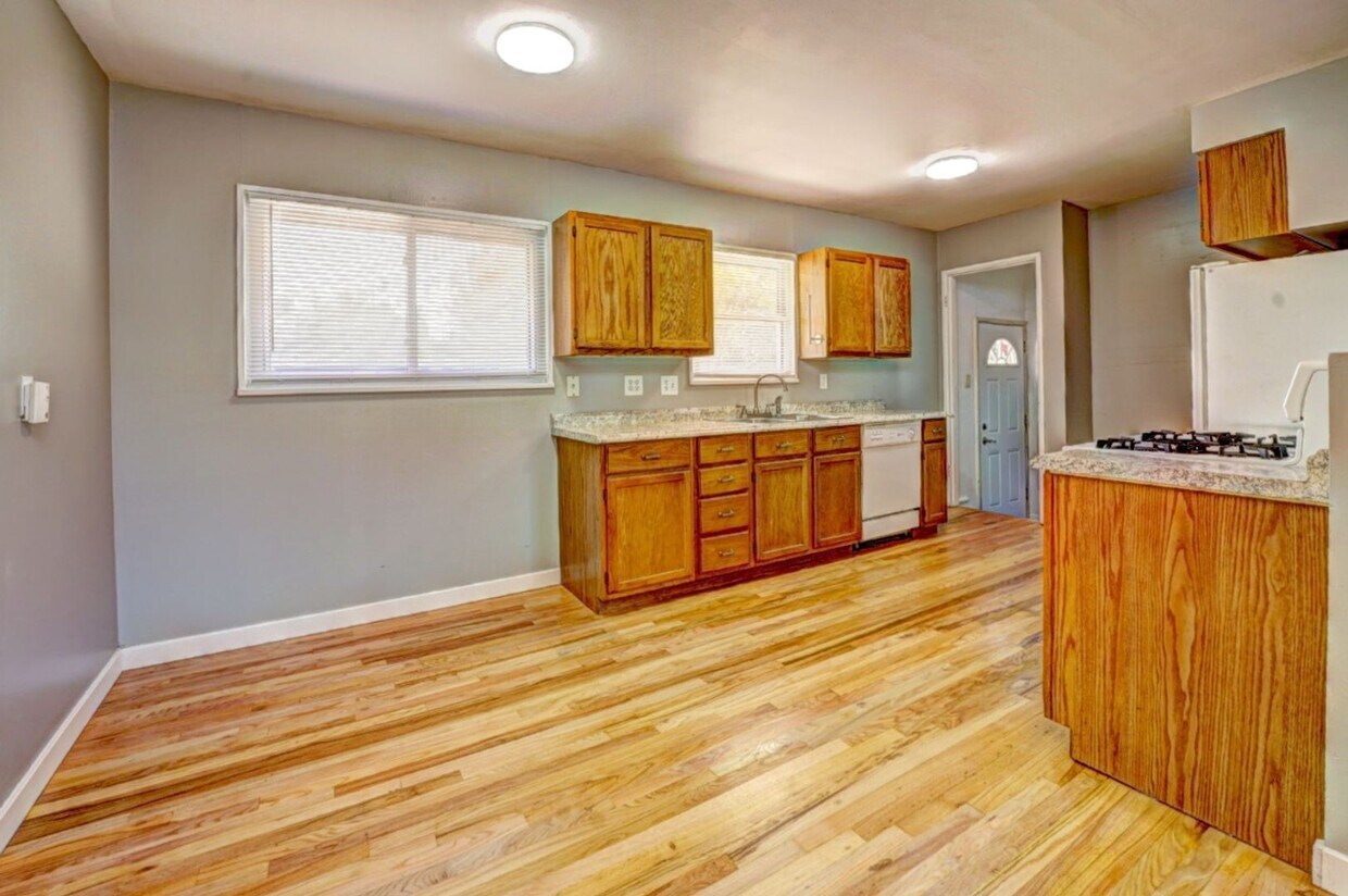 Primary Photo - INCREDIBLE 5 BEDROOM 3 BATH HOME WITH BONU...
