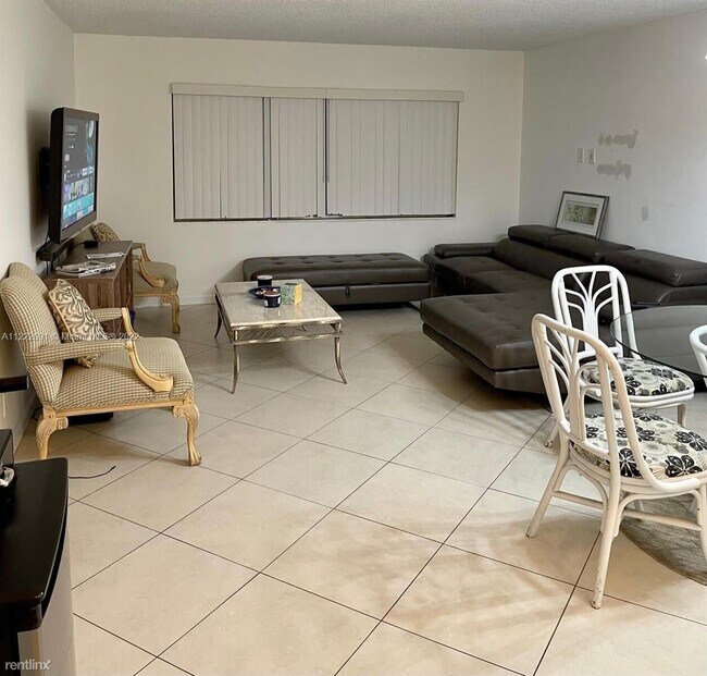 Foto del edificio - 2 br, 1 bath House - 560 SE 2nd Ave Apt H6