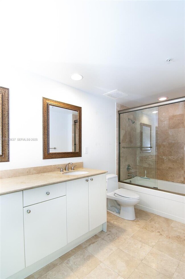 Foto del edificio - 1745 E Hallandale Beach Blvd