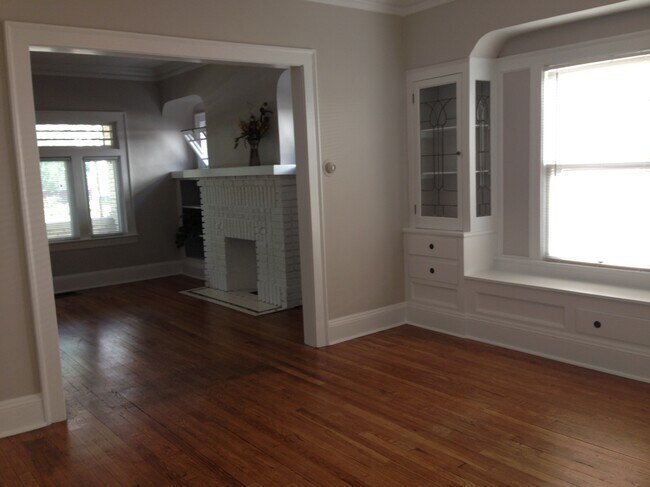 Dining Room with Window Seat - 2135 Eldred Ave