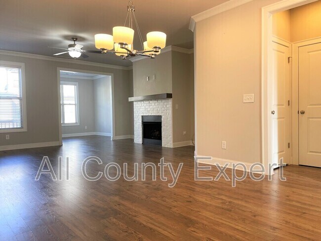 Foto del edificio - 113 Laurel Crst Aly