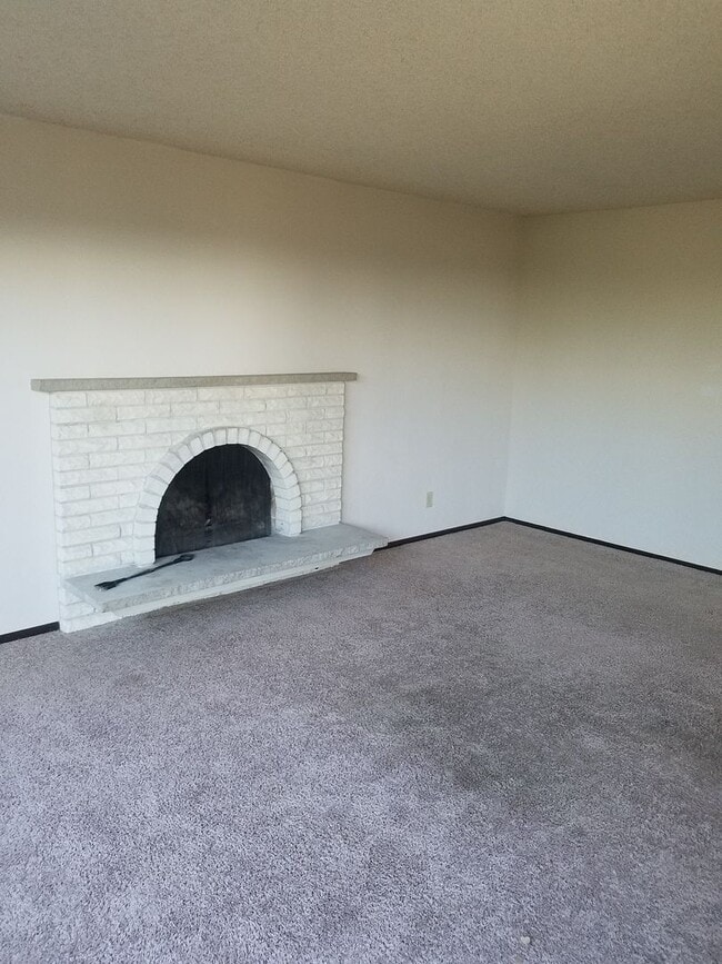 Building Photo - Estes Triplex