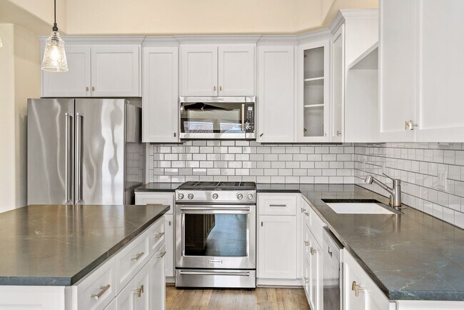 Foto del edificio - This Sunset Beach Estates Townhome will have you speechless!