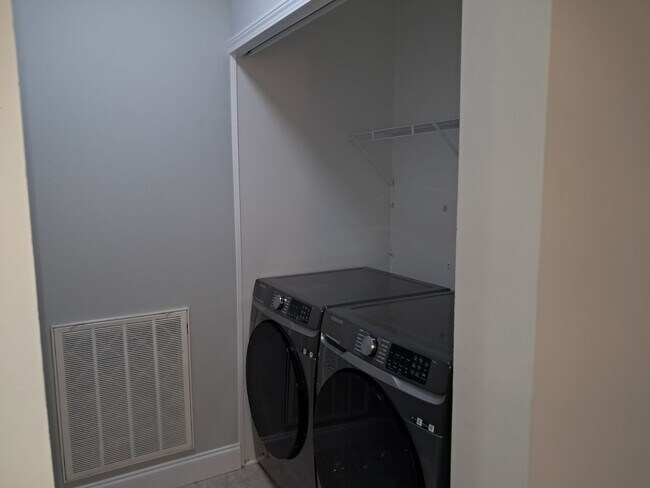 Foto del edificio - 55+ Community!!! Available May 23, 2025
