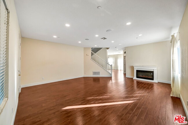 Foto del edificio - 12440 La Cresta Way