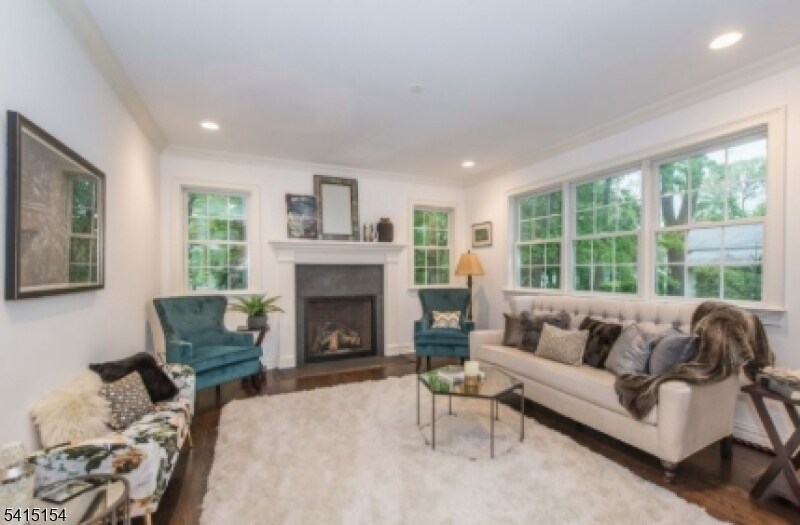 Building Photo - 14 Cherry Ln