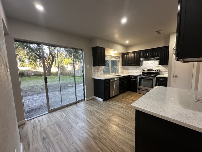 Photo - 1149 Midway Dr House