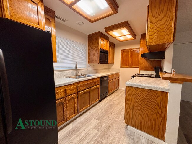 Foto del edificio - 2627 Prestwick Ave
