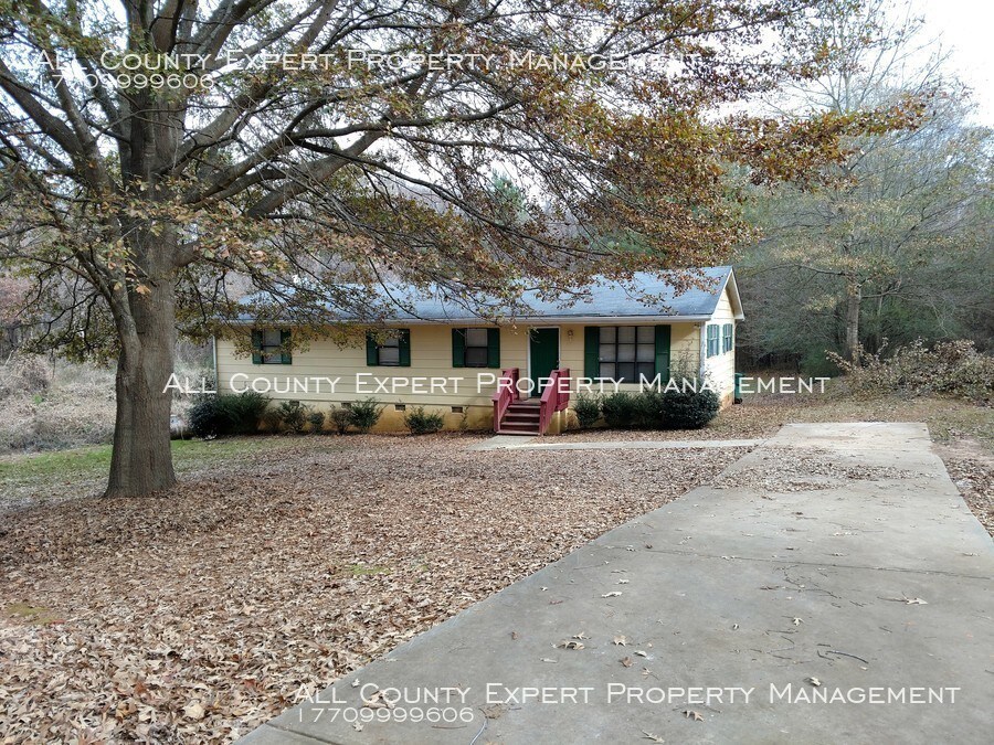 Great Ranch Style Home on Private Half Acre House for Rent in Ellenwood, GA