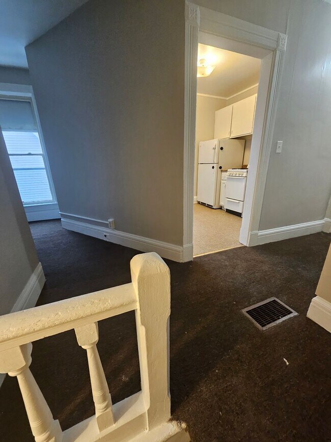 Foto del edificio - upper two-bedroom unit lower east side