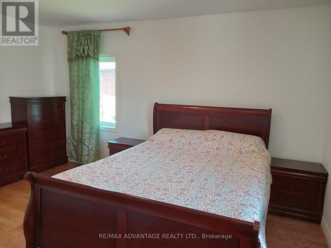 Photo du bâtiment - 42 Stonehenge Rd