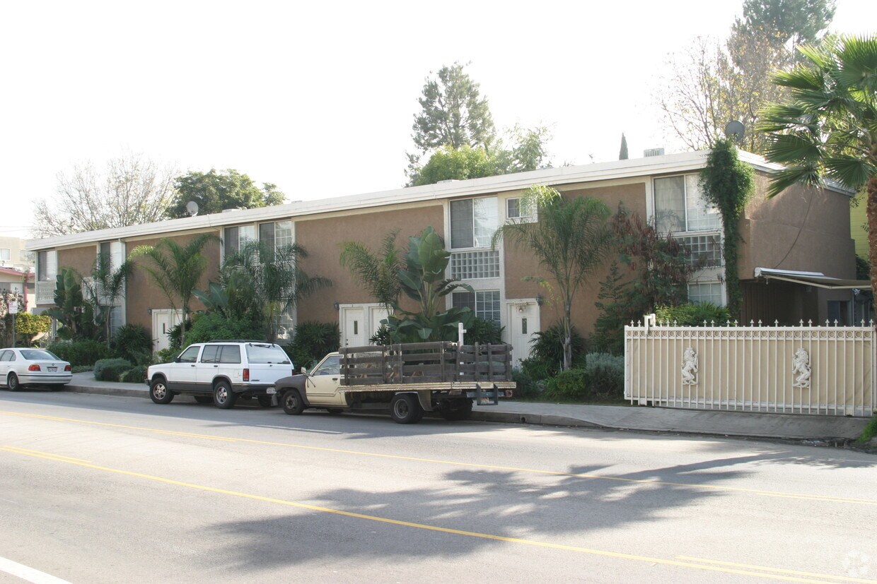 Foto del edificio - 13530 Moorpark St