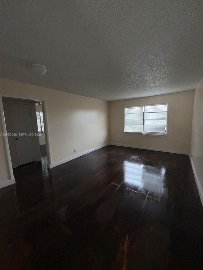 Foto del edificio - 7753 Tam Oshanter Blvd