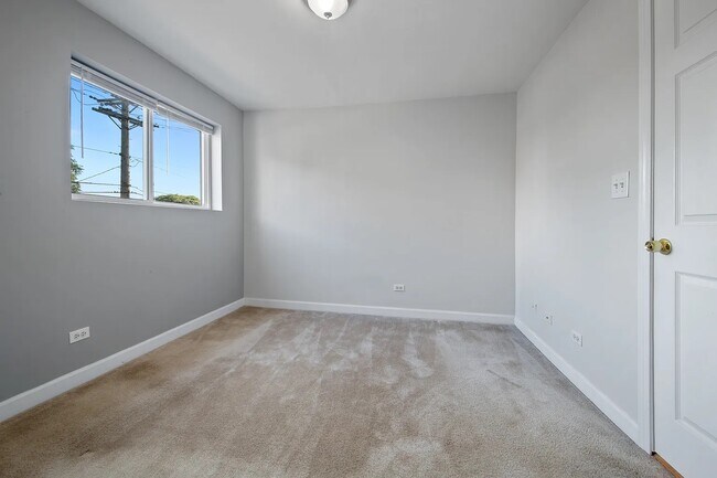 Building Photo - Residences At Ridge (6424)