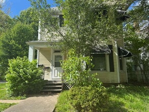 Building Photo - 935 W Washington St