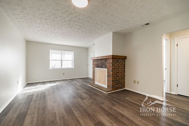 Building Photo - 1172 White Oak Dr