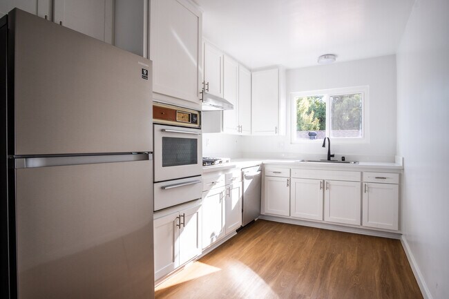 Building Photo - 4918 Maywood Ave