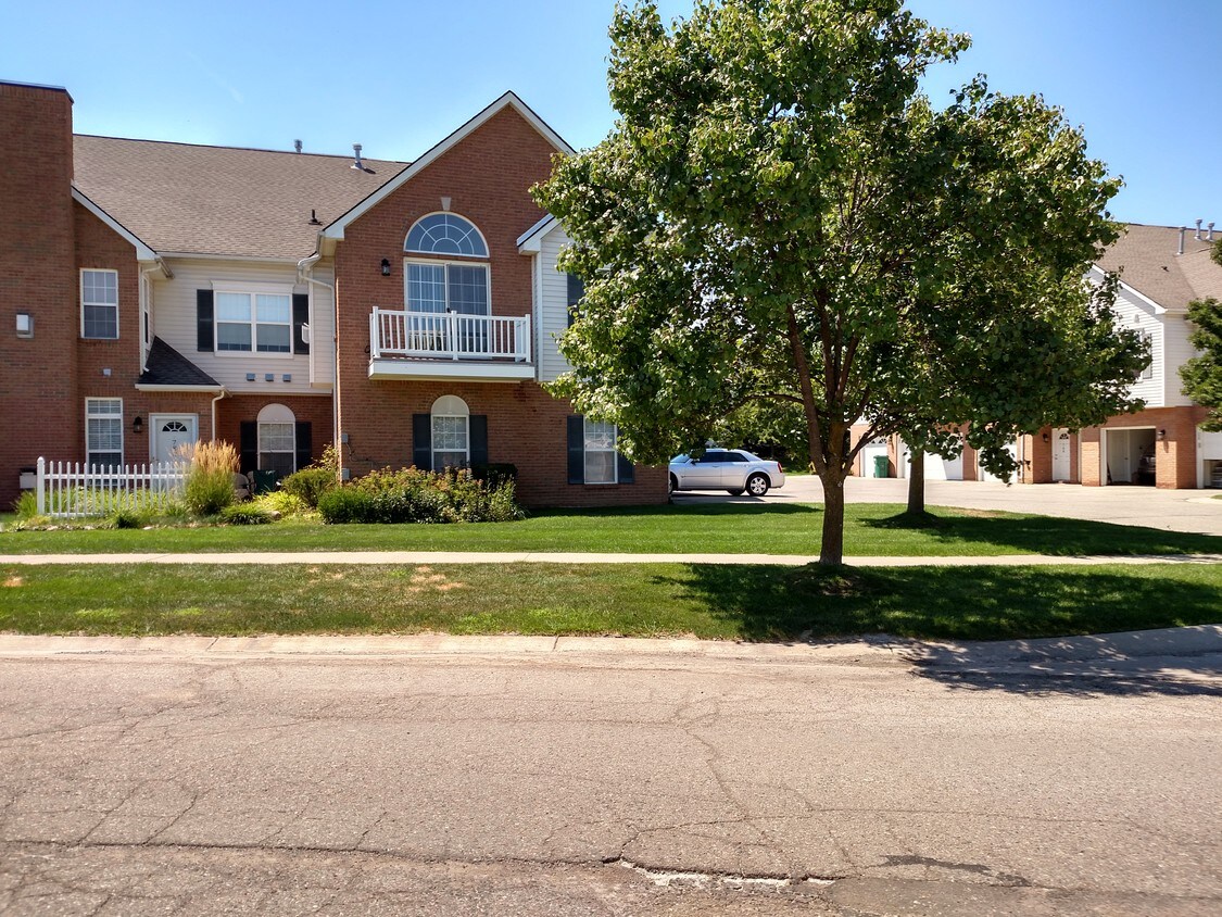 778 Olde English Cir, Howell, MI 48855 Condo for Rent in Howell, MI