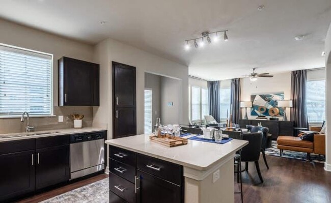 Building Photo - 3 bedroom in Farmers Branch TX 75234