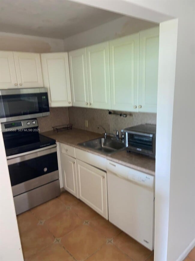 Foto del edificio - 8 Fanshaw Dr