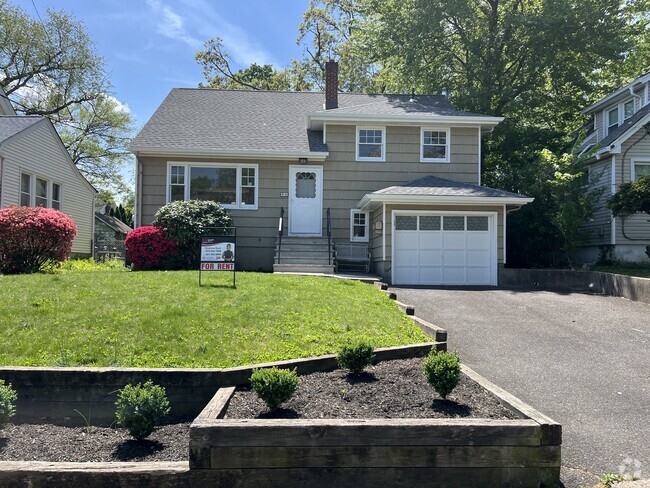 Building Photo - 96 Oakdene Ave