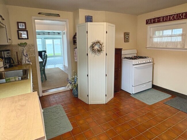 Building Photo - 15 Beckett Ave