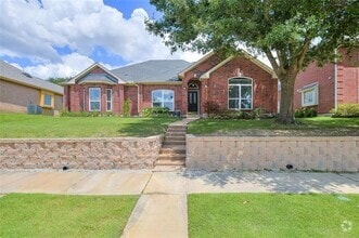 Building Photo - 2772 Summertree Dr