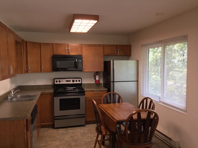 Building Photo - Ravenwood