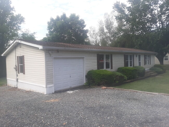 Garage - 1238 Meyer Dr