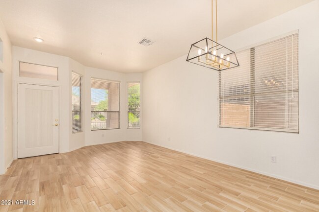 Building Photo - 7339 E Overlook Dr