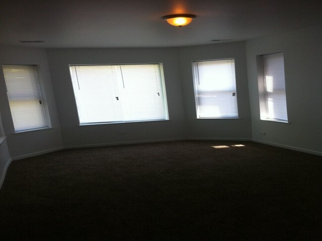 Sala de estar - 8152 S Evans