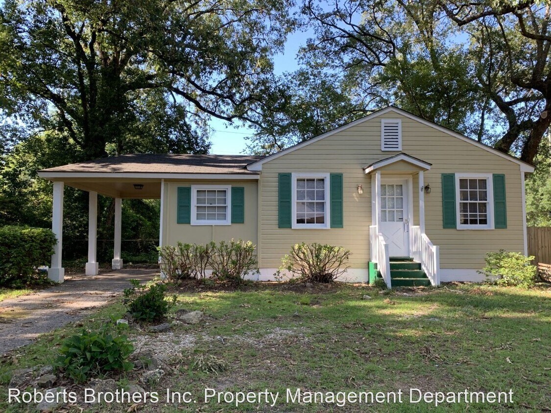 2 br, 1 bath House 5217 Border Drive South House Rental in Mobile