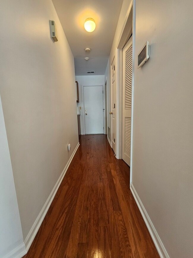 Building Photo - 1327 Sugar Ct