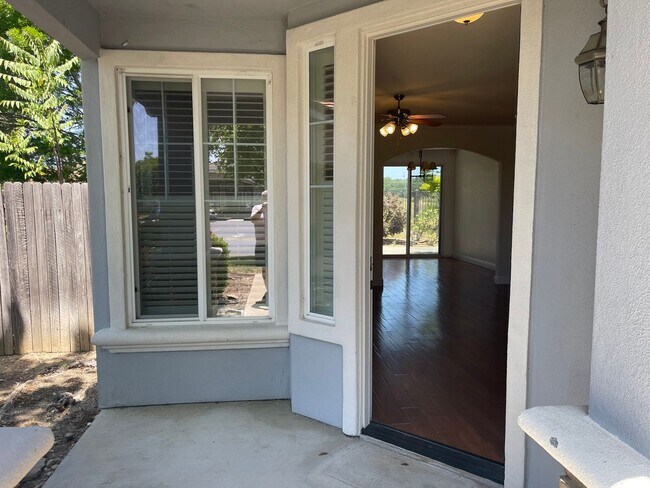 Foto del edificio - GORGEOUS & MODERN 3 bedroom, 2 bath house ...