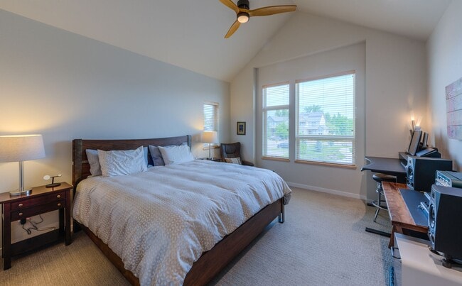 Building Photo - Modern 3-bedroom, 2.5-bath townhome in Louisville