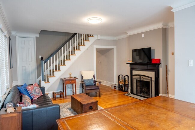 Building Photo - SHADYSIDE RENTAL