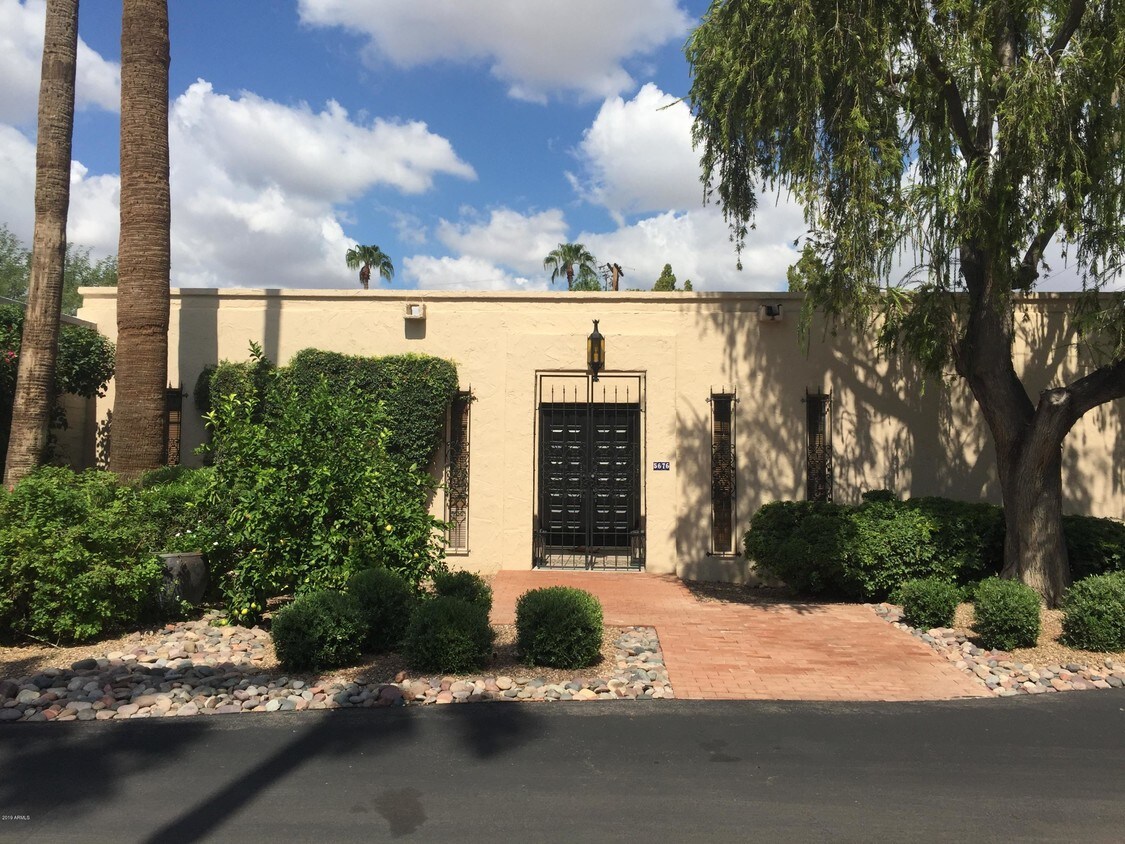 Primary Photo - 5676 N Scottsdale Rd