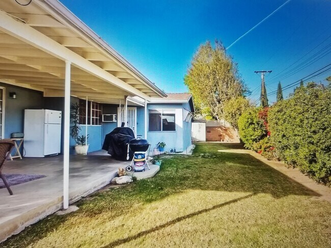Building Photo - 9424 Swinton Ave