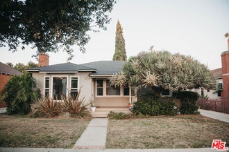 Building Photo - 3016 Oakhurst Ave