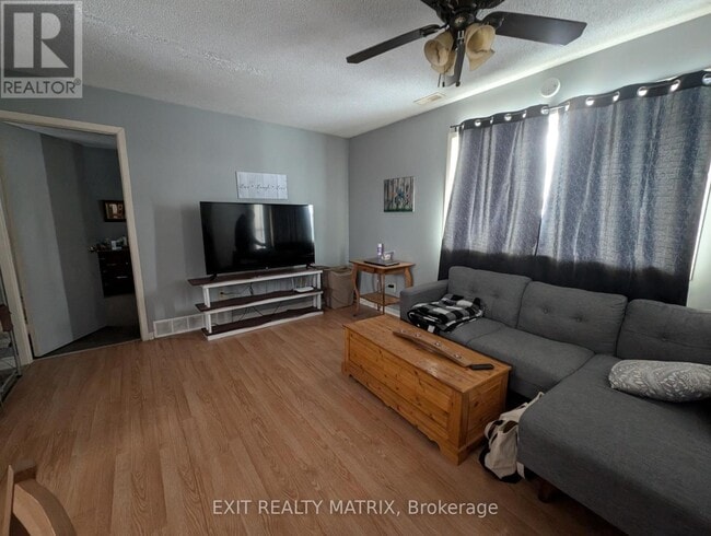 Building Photo - 2039 44