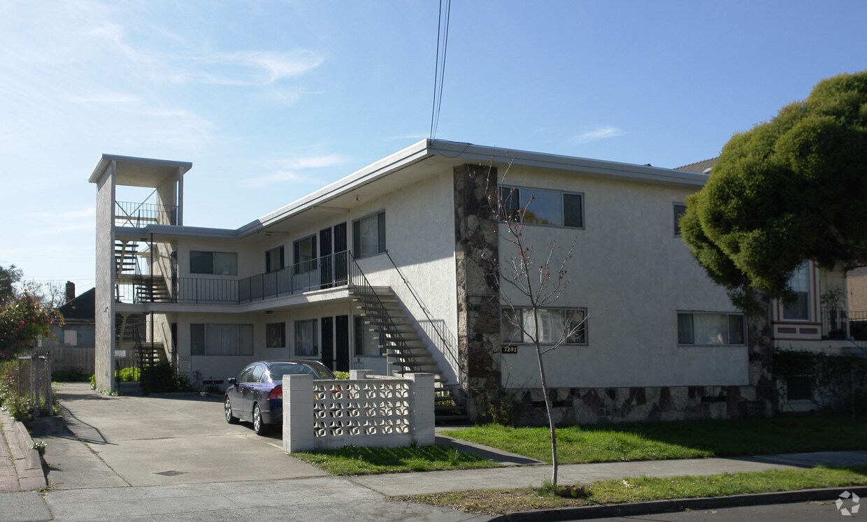 Primary Photo - 1202 Carrison St