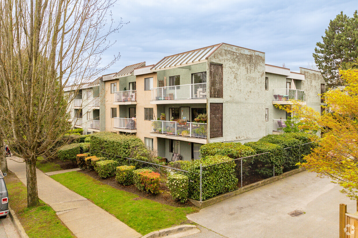 Primary Photo - Cottonwood Court
