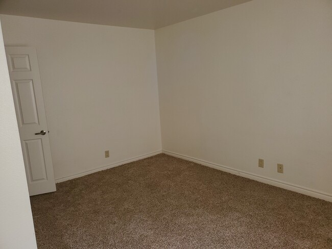 Foto del edificio - 4981 River Glen Dr