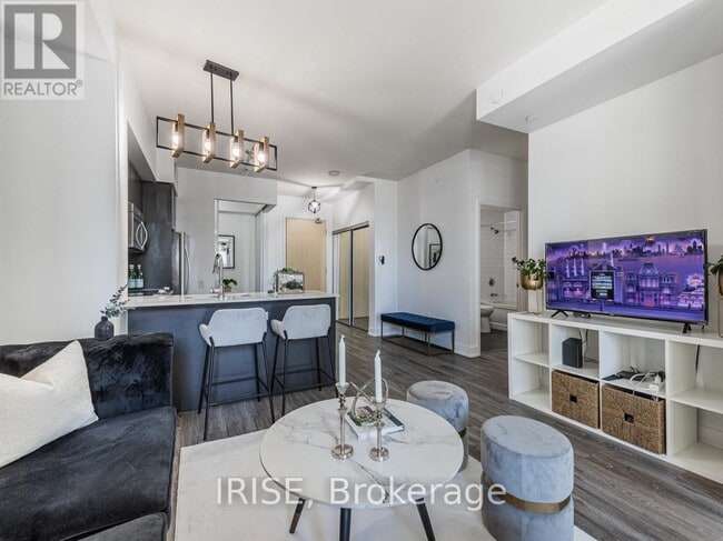 Photo du bâtiment - 30 Roehampton Ave