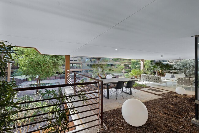 Building Photo - 7167 E Rancho Vista Dr
