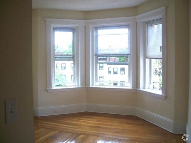 Building Photo - 461 Park Dr
