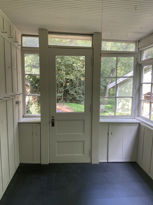 laundry/sun room - 12664 Polktown Rd