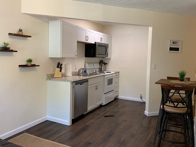 Kitchen - 1619 Mansfield St